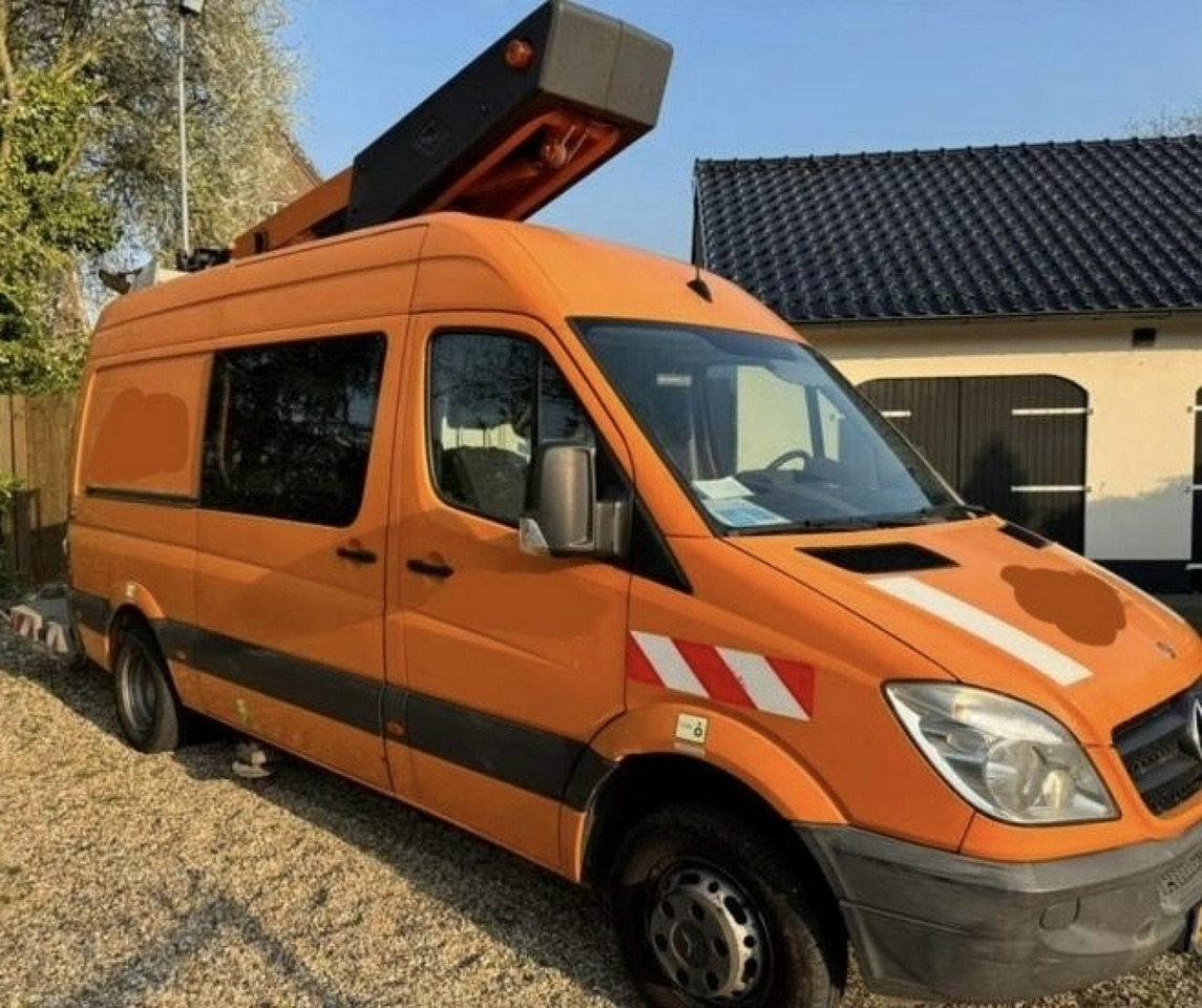 Mercedes Sprinter - LKW mit Arbeitsbühne: das Bild 1 Mercedes Sprinter - LKW mit Arbeitsbühne: das Bild 1