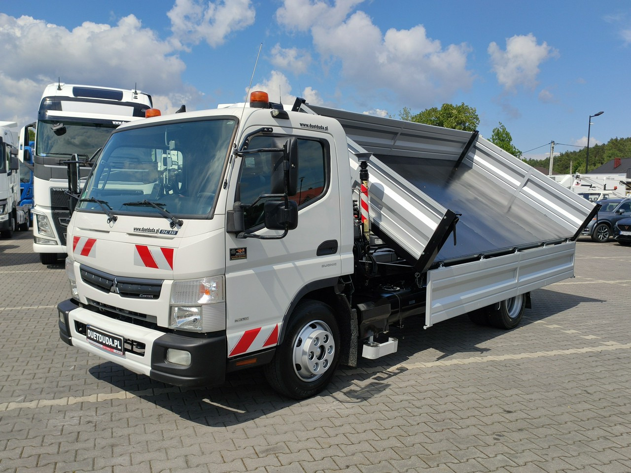 Mitsubishi Canter Fuso 9C18 3.0/180KM HDS FASSI F30 Wywrotka 3-stronna - Kipper: das Bild 4 Mitsubishi Canter Fuso 9C18 3.0/180KM HDS FASSI F30 Wywrotka 3-stronna - Kipper: das Bild 4