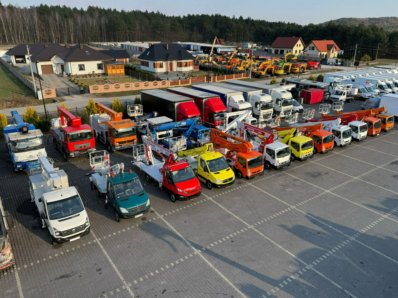 Nissan Cabstar - LKW mit Arbeitsbühne: das Bild 3 Nissan Cabstar - LKW mit Arbeitsbühne: das Bild 3