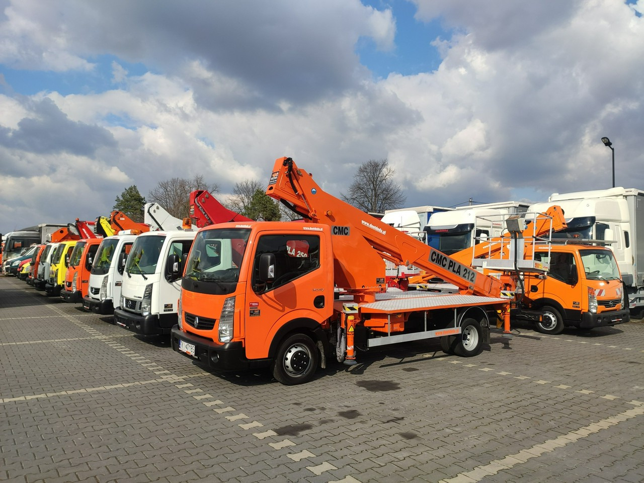 Nissan Cabstar - LKW mit Arbeitsbühne: das Bild 3 Nissan Cabstar - LKW mit Arbeitsbühne: das Bild 3