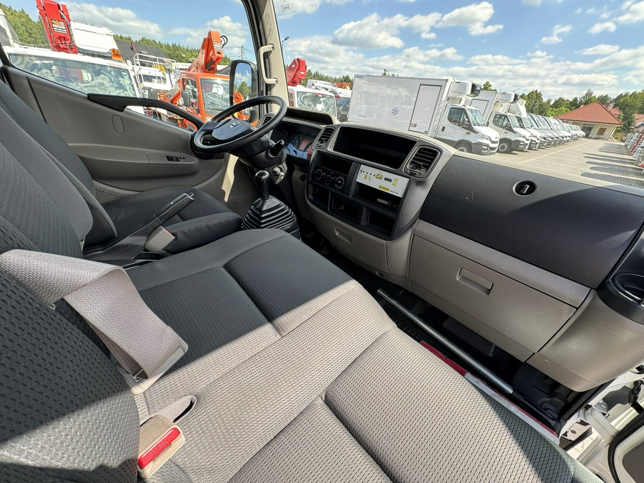 LKW mit Arbeitsbühne Nissan Cabstar: das Bild 29