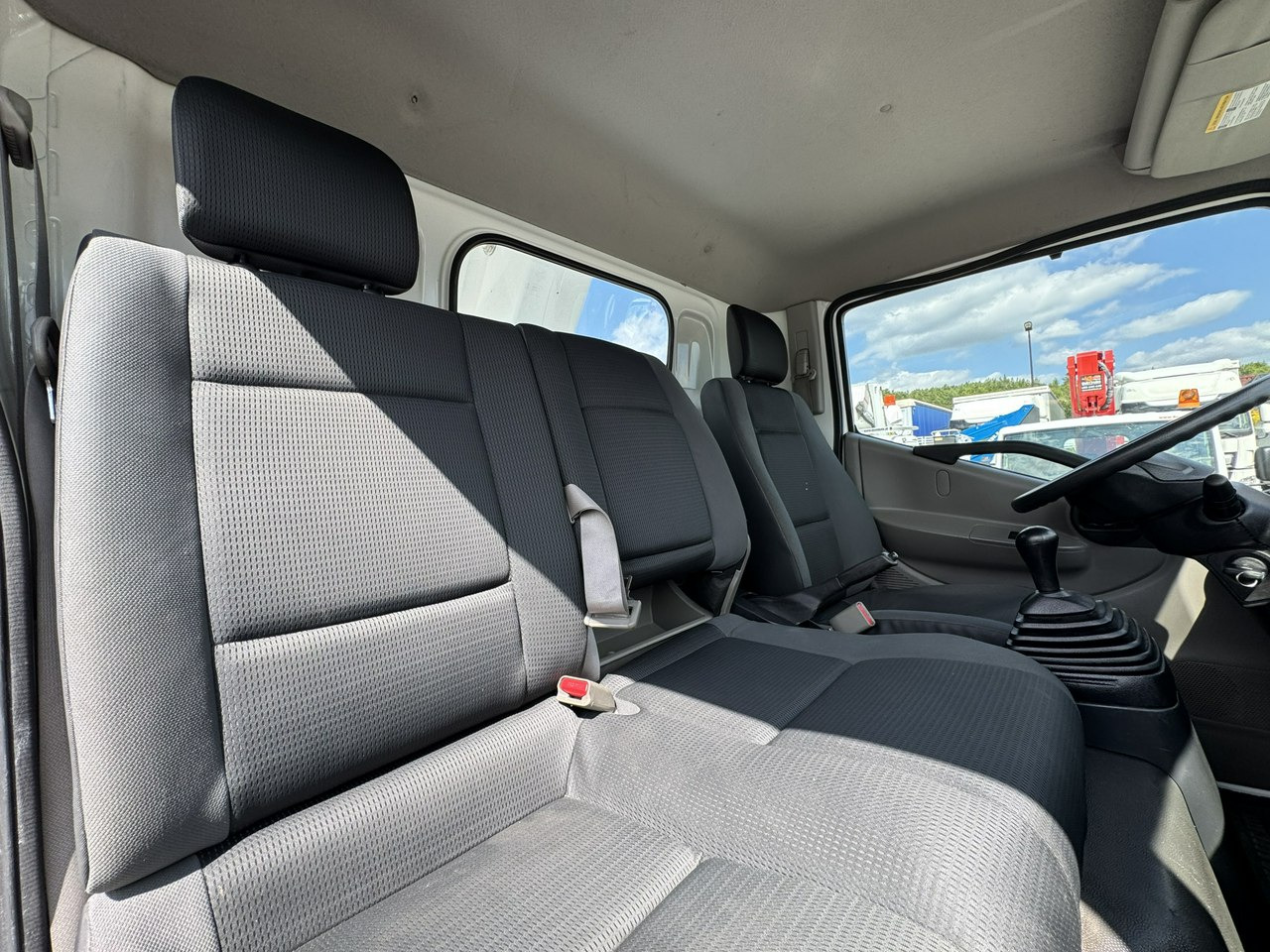 LKW mit Arbeitsbühne Nissan Cabstar: das Bild 30