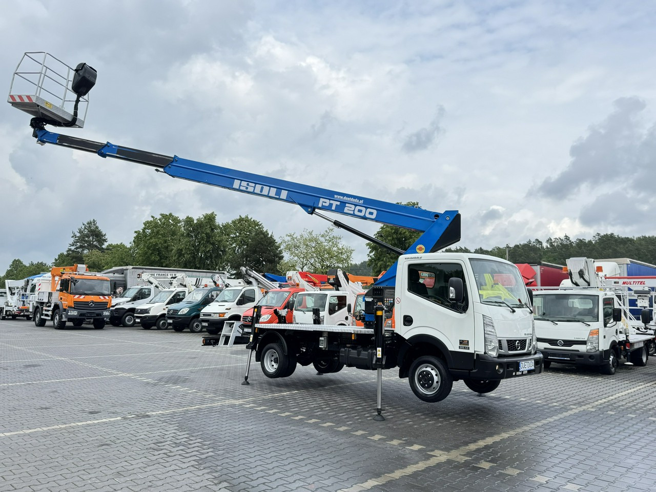 Nissan Cabstar - LKW mit Arbeitsbühne: das Bild 1 Nissan Cabstar - LKW mit Arbeitsbühne: das Bild 1