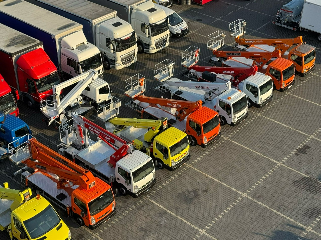 Nissan Cabstar - LKW mit Arbeitsbühne: das Bild 2 Nissan Cabstar - LKW mit Arbeitsbühne: das Bild 2