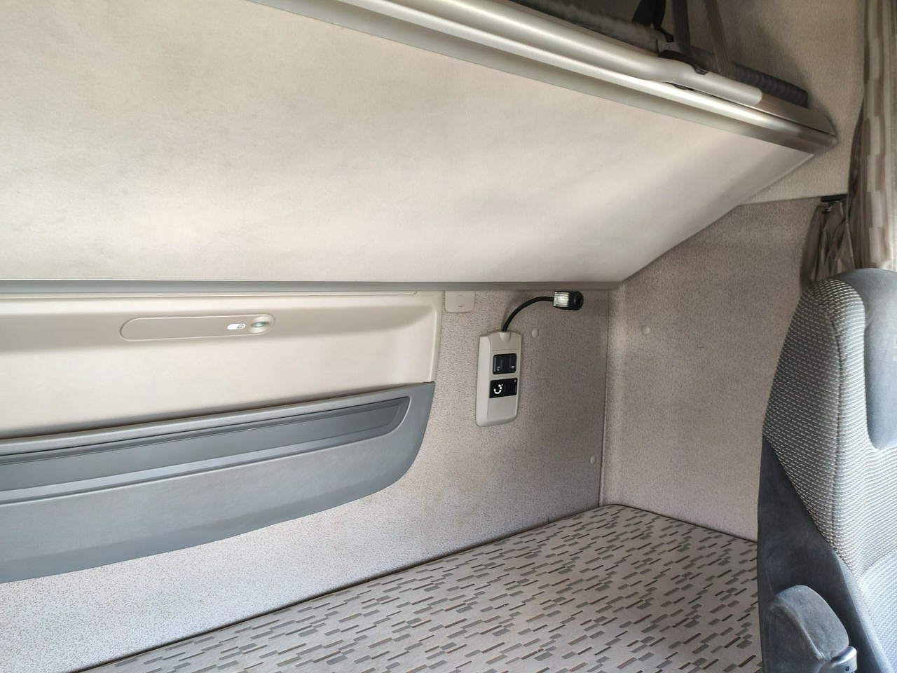 Sattelzugmaschine DAF XF 106.460 Euro 6 LowDeck Mega: das Bild 28