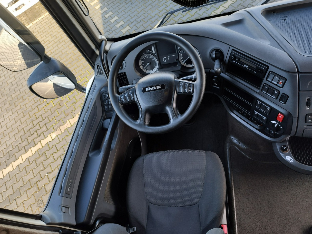 Sattelzugmaschine DAF XF 106.460 Euro 6 LowDeck Mega: das Bild 20