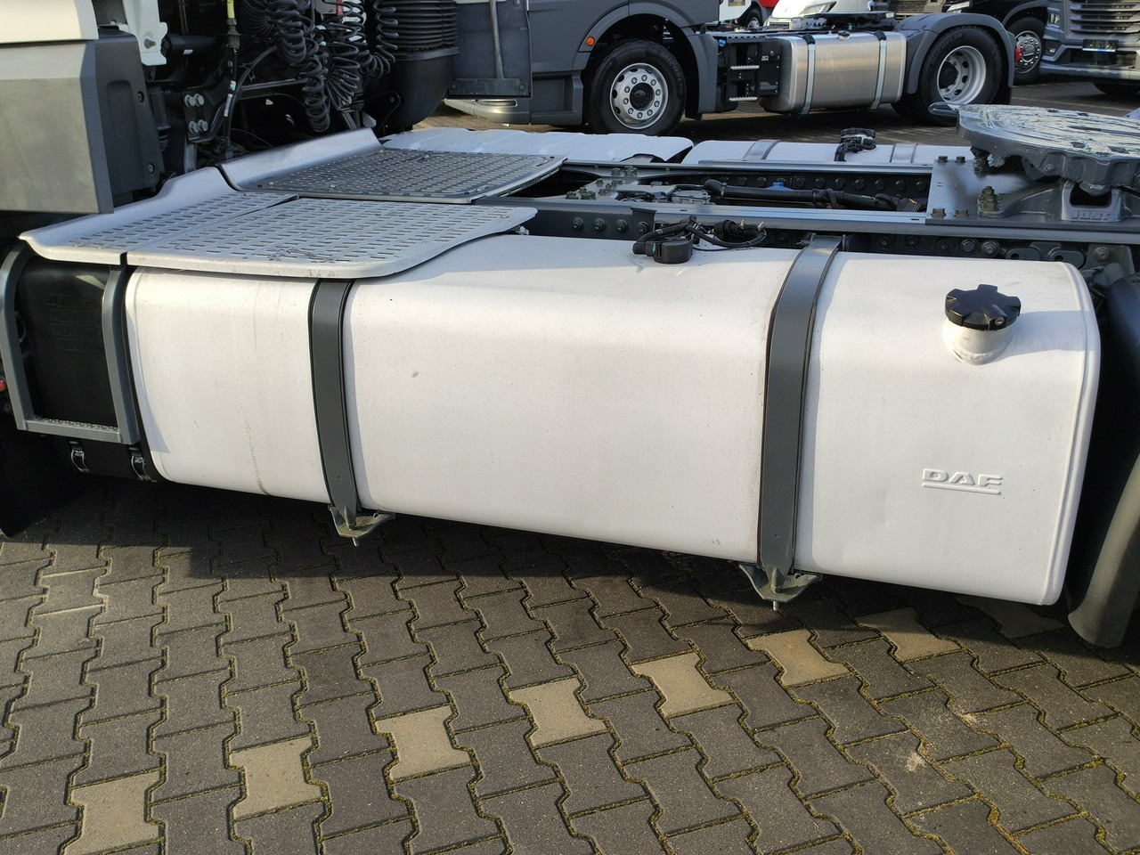 Sattelzugmaschine DAF XF 106.460 Euro 6 LowDeck Mega: das Bild 32