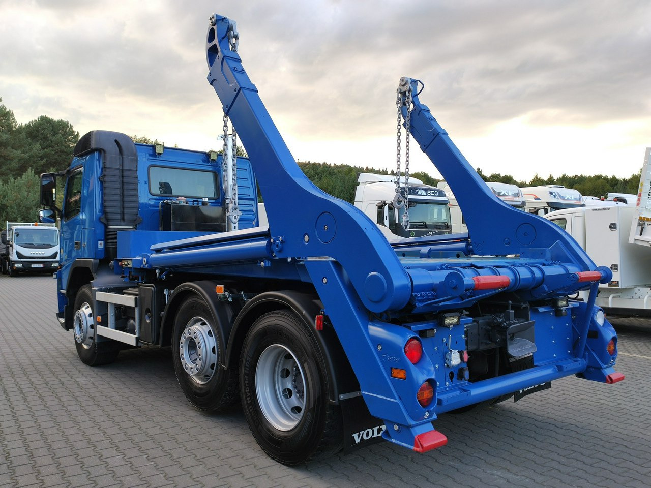 Volvo FM 410 E5 Bramowiec Hakowiec 6x2 Oś Skrętna / Podnoszona Automat - Absetzkipper: das Bild 5 Volvo FM 410 E5 Bramowiec Hakowiec 6x2 Oś Skrętna / Podnoszona Automat - Absetzkipper: das Bild 5