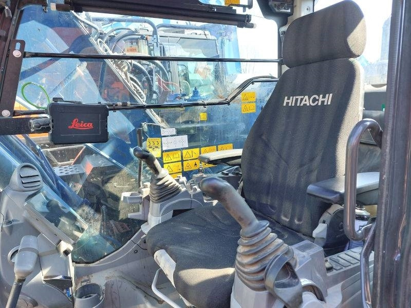 Kettenbagger Hitachi ZX 135 US-7: das Bild 13