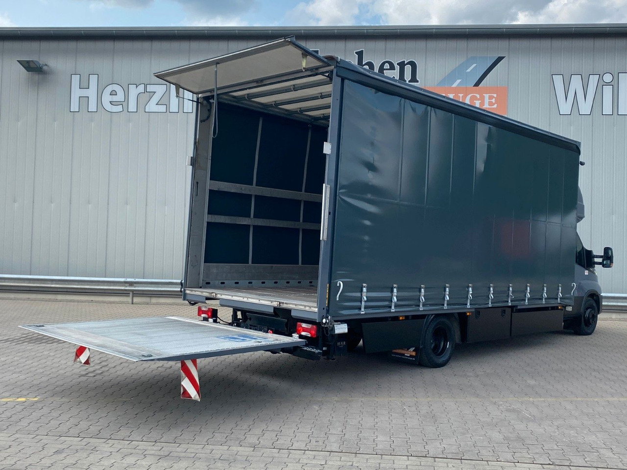 Iveco Daily Hi-Matic 70 C 21 Topsleeper | LBW 1,00to. - Planen Transporter: das Bild 5 Iveco Daily Hi-Matic 70 C 21 Topsleeper | LBW 1,00to. - Planen Transporter: das Bild 5