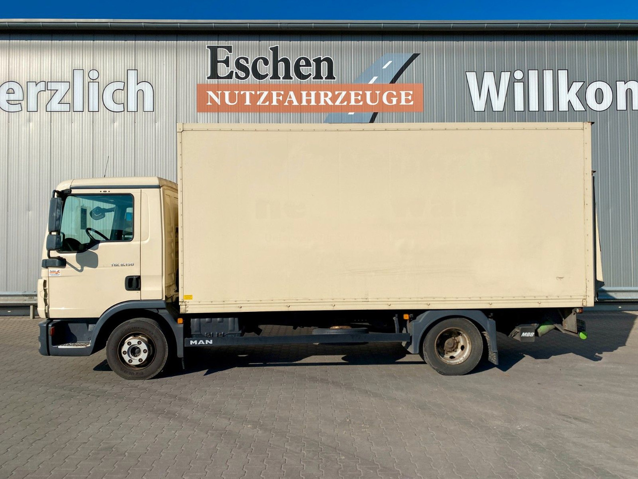 MAN TGL 8.150 Blatt/Blatt*5,5mKoffer*LBW*Seitentür MAN TGL 8.150 Blatt/Blatt*5,5mKoffer*LBW*Seitentür - Koffer LKW: das Bild 2 MAN TGL 8.150 Blatt/Blatt*5,5mKoffer*LBW*Seitentür MAN TGL 8.150 Blatt/Blatt*5,5mKoffer*LBW*Seitentür - Koffer LKW: das Bild 2