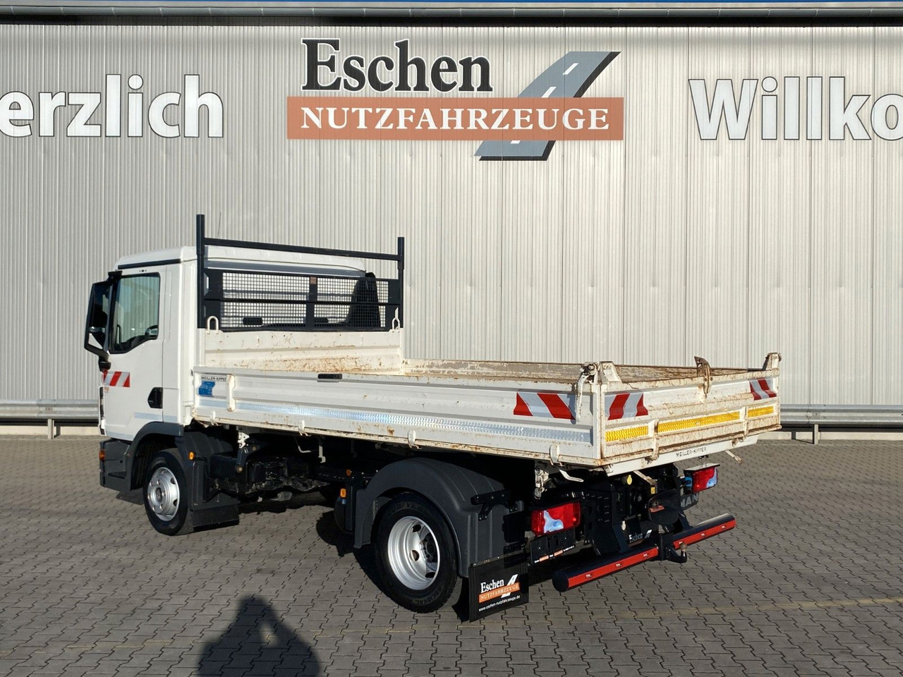 MAN TGL 8.220 BB | MEILLER*3xSitze*Klima*Navi*2x AHK - Kipper: das Bild 4 MAN TGL 8.220 BB | MEILLER*3xSitze*Klima*Navi*2x AHK - Kipper: das Bild 4