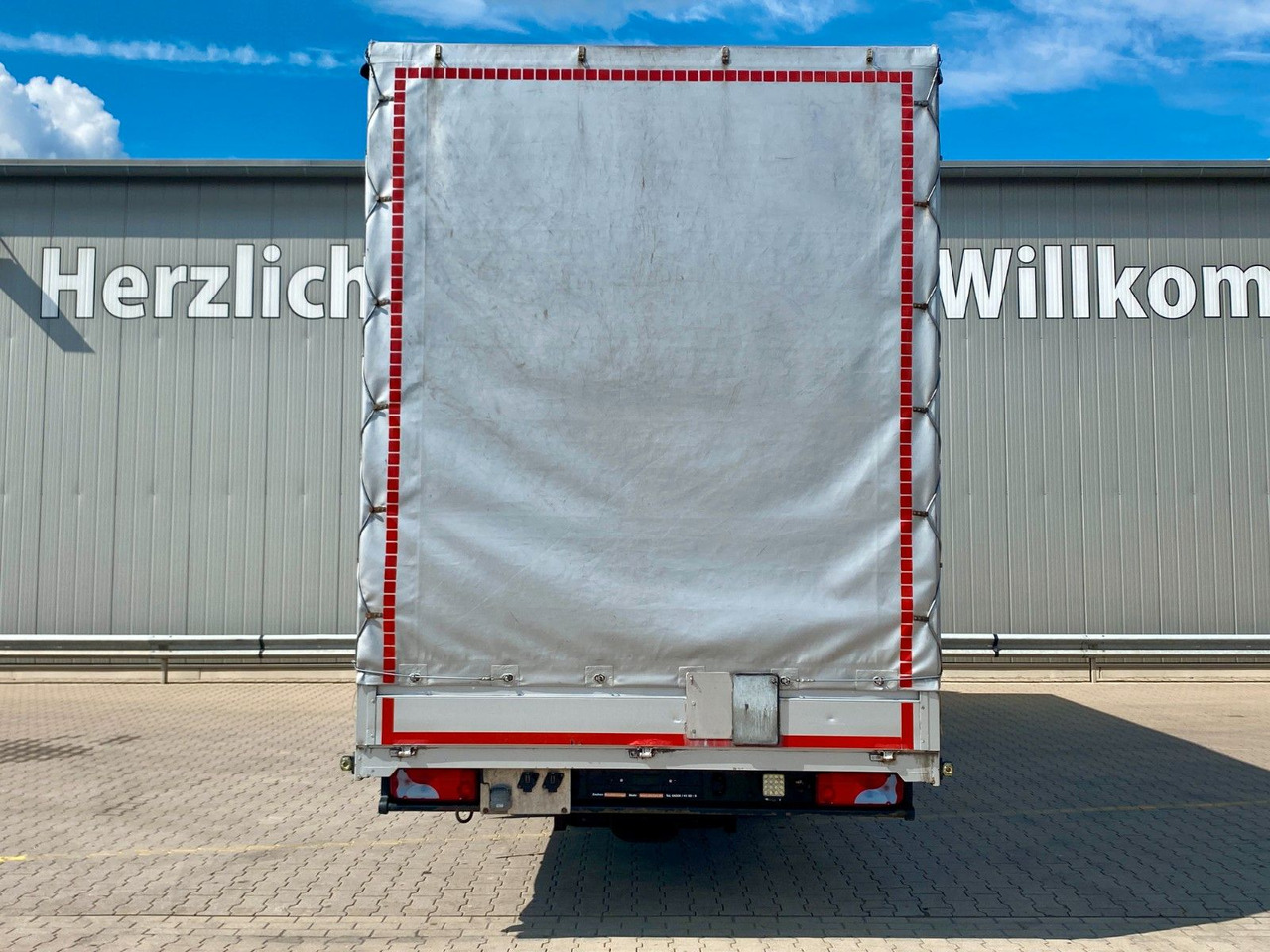 MAN TGL 8.220 I Pritsche Plane*Klima*2Tank*Automatik - Plane LKW: das Bild 4 MAN TGL 8.220 I Pritsche Plane*Klima*2Tank*Automatik - Plane LKW: das Bild 4