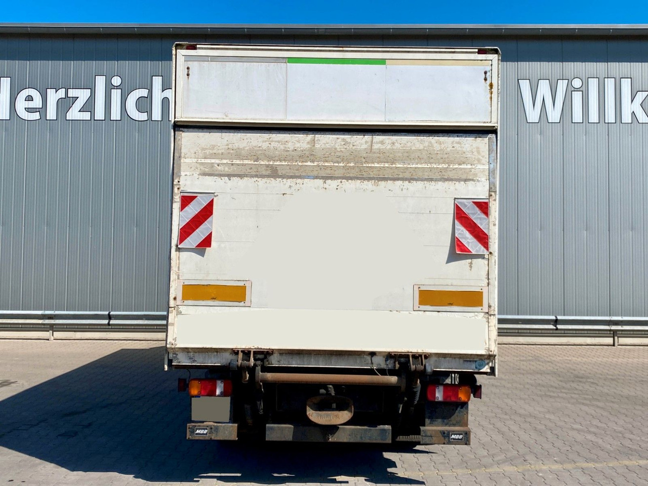 Mercedes-Benz 818 Atego | MBB LBW 1,00to.*3x Sitze*AHK*Teppich - Koffer Transporter: das Bild 4 Mercedes-Benz 818 Atego | MBB LBW 1,00to.*3x Sitze*AHK*Teppich - Koffer Transporter: das Bild 4