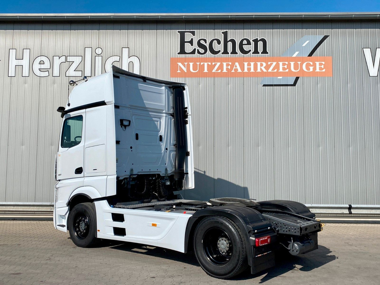 Mercedes-Benz 1851 Actros | GigaSpace*Navi*Retarder*Mirror Cam - Sattelzugmaschine: das Bild 3 Mercedes-Benz 1851 Actros | GigaSpace*Navi*Retarder*Mirror Cam - Sattelzugmaschine: das Bild 3