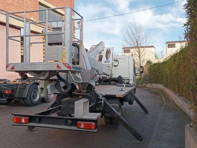 MULTITEL NISSAN NT 400 + HX 195 - LKW mit Arbeitsbühne: das Bild 1 MULTITEL NISSAN NT 400 + HX 195 - LKW mit Arbeitsbühne: das Bild 1