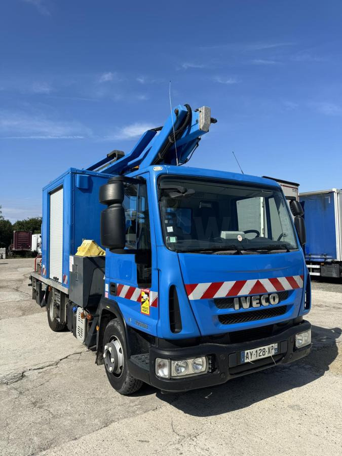 Iveco Eurocargo 160E30 - LKW mit Arbeitsbühne: das Bild 1 Iveco Eurocargo 160E30 - LKW mit Arbeitsbühne: das Bild 1