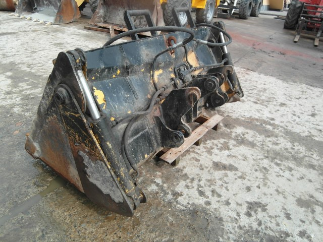 4 in 1 Schaufel (Klappschaufel) - Ladeschaufel: das Bild 4 4 in 1 Schaufel (Klappschaufel) - Ladeschaufel: das Bild 4