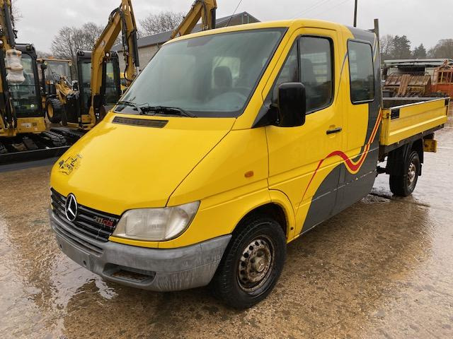 Mercedes 211 CDI B2C - Pritsche Transporter, Transporter mit Doppelkabine: das Bild 1 Mercedes 211 CDI B2C - Pritsche Transporter, Transporter mit Doppelkabine: das Bild 1