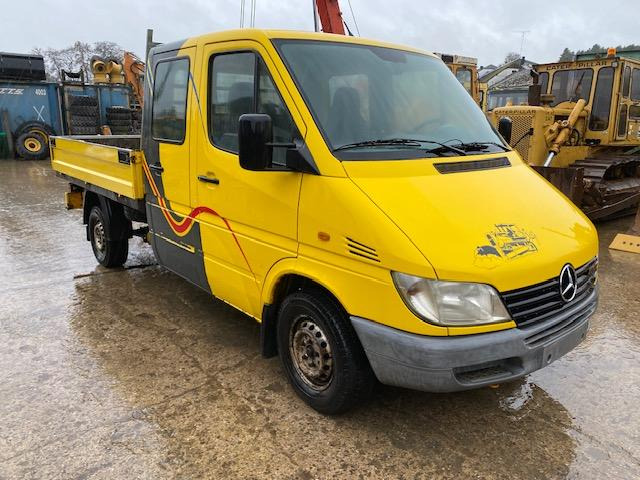 Mercedes 211 CDI B2C - Pritsche Transporter, Transporter mit Doppelkabine: das Bild 2 Mercedes 211 CDI B2C - Pritsche Transporter, Transporter mit Doppelkabine: das Bild 2