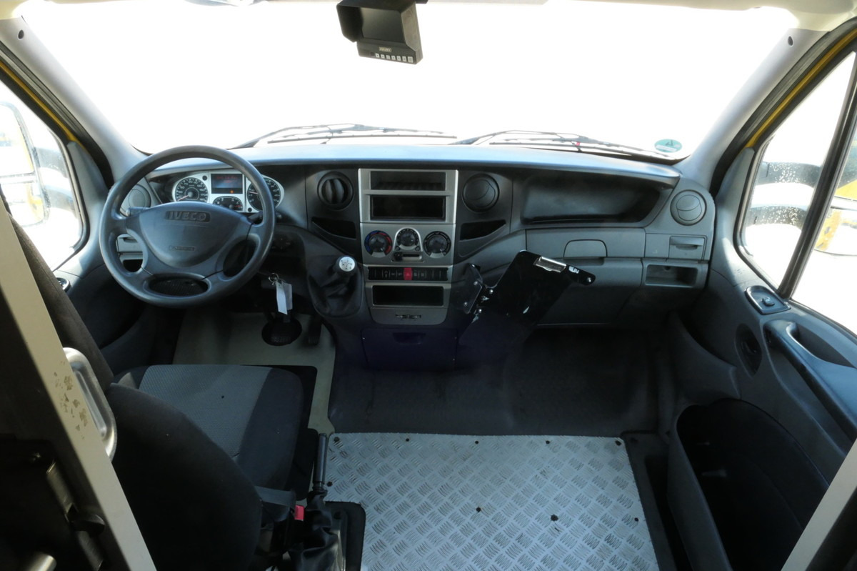 Innenraum Bild 1: Koffer Transporter IVECO Daily 35 S11 C30C AUTOMATIK KAMERA MAXI Regale D