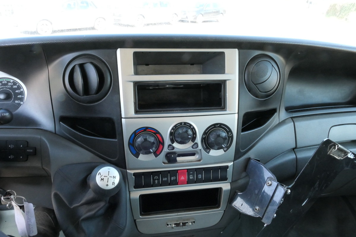 Koffer Transporter IVECO Daily 35 S11 C30C AUTOMATIK KAMERA MAXI Regale D: das Bild 9