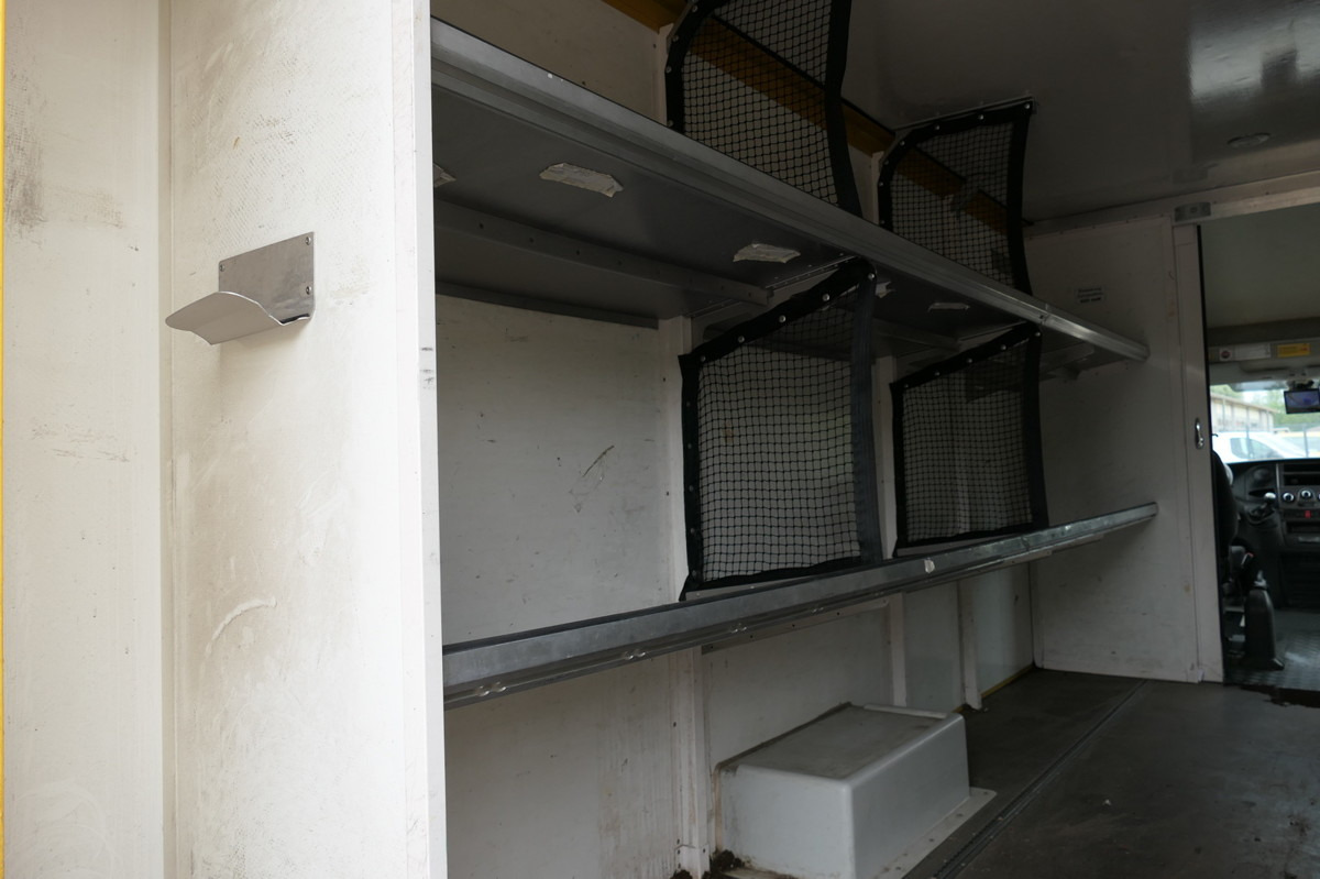 IVECO Daily 35 S11 C30C AUTOMATIK KAMERA Regale LUFT D - Koffer Transporter: das Bild 5 IVECO Daily 35 S11 C30C AUTOMATIK KAMERA Regale LUFT D - Koffer Transporter: das Bild 5