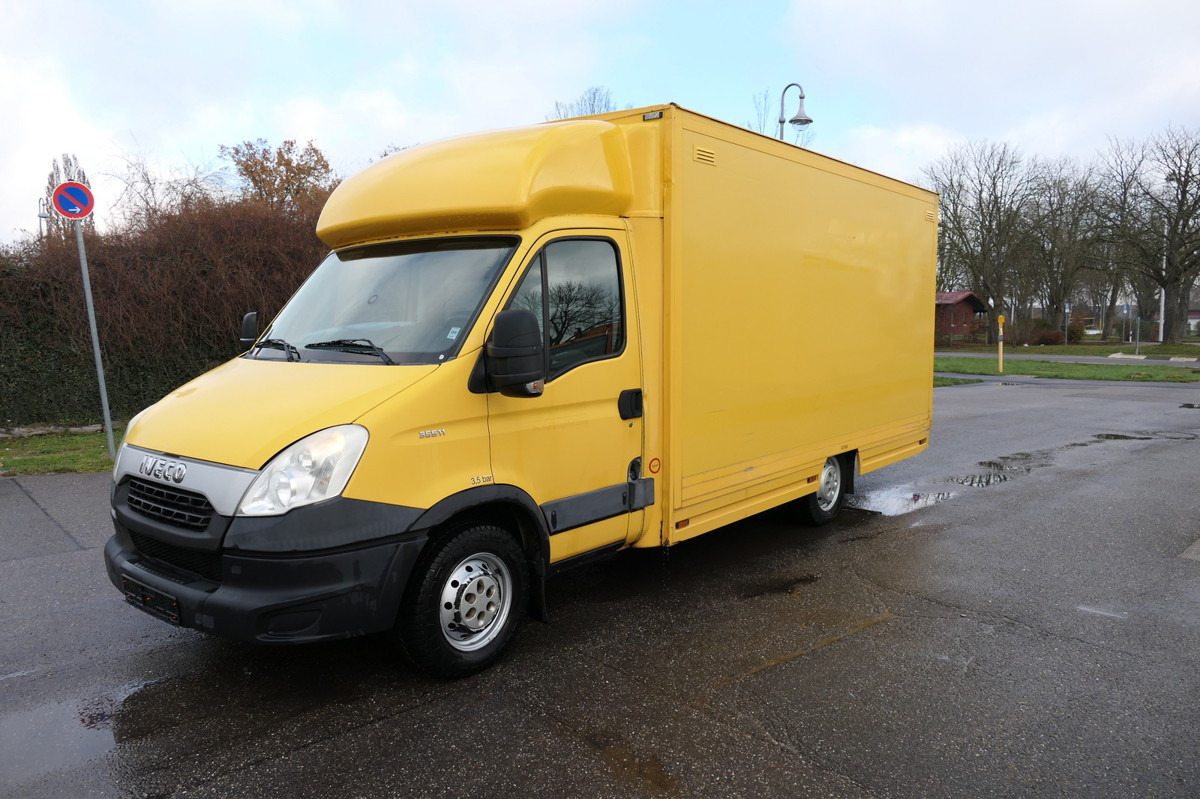 IVECO Daily 35 S11 C30C KURZ AUTOMATIK KAMERA Regale L - Koffer Transporter: das Bild 2 IVECO Daily 35 S11 C30C KURZ AUTOMATIK KAMERA Regale L - Koffer Transporter: das Bild 2