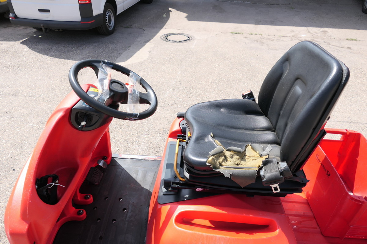 LINDE P 60 Z Schlepper Batterie 38/2019 - Schleppfahrzeug: das Bild 5 LINDE P 60 Z Schlepper Batterie 38/2019 - Schleppfahrzeug: das Bild 5
