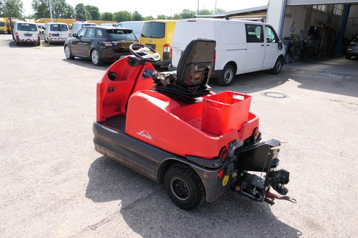 LINDE P 60 Z Schlepper Batterie 38/2019 - Schleppfahrzeug: das Bild 4 LINDE P 60 Z Schlepper Batterie 38/2019 - Schleppfahrzeug: das Bild 4
