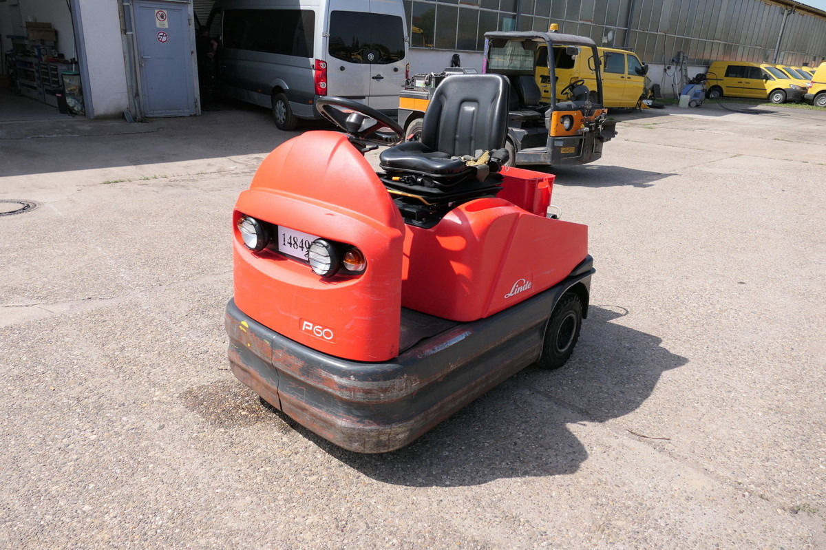 LINDE P 60 Z Schlepper Batterie 38/2019 - Schleppfahrzeug: das Bild 2 LINDE P 60 Z Schlepper Batterie 38/2019 - Schleppfahrzeug: das Bild 2