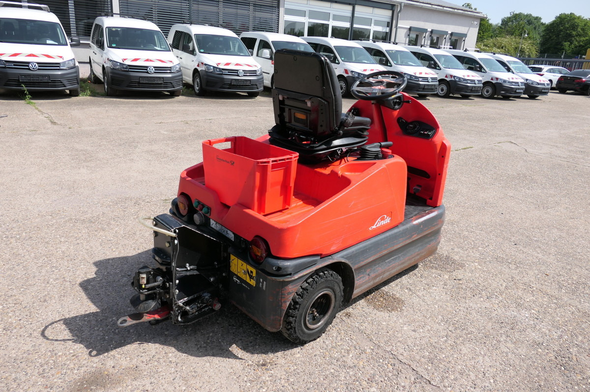 LINDE P 60 Z Schlepper Batterie 38/2019 - Schleppfahrzeug: das Bild 3 LINDE P 60 Z Schlepper Batterie 38/2019 - Schleppfahrzeug: das Bild 3