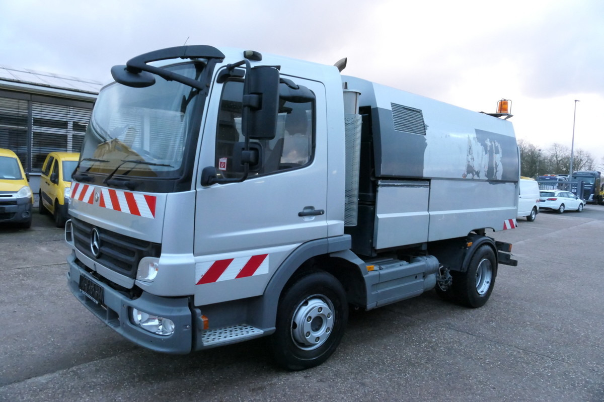 MERCEDES-BENZ Atego 1018 Rechtslenker Schmidt SK 500 R Rückfah - Kehrmaschine: das Bild 1 MERCEDES-BENZ Atego 1018 Rechtslenker Schmidt SK 500 R Rückfah - Kehrmaschine: das Bild 1