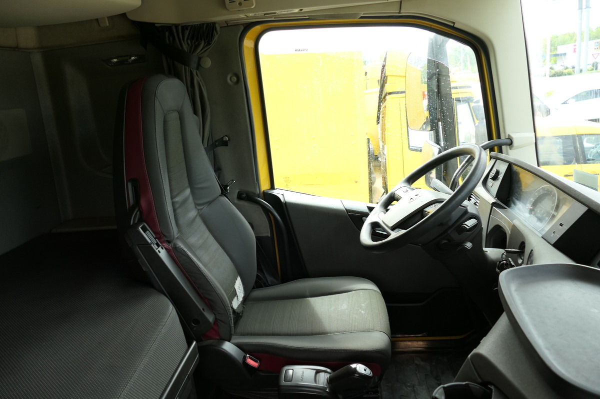 Innenraum Bild 1: Containerwagen/ Wechselfahrgestell LKW VOLVO FH 26.420 6x2 BDF LBW KLIMA AHK