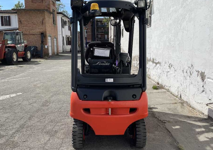 Linde E 16 P-02 - Elektrostapler: das Bild 2 Linde E 16 P-02 - Elektrostapler: das Bild 2