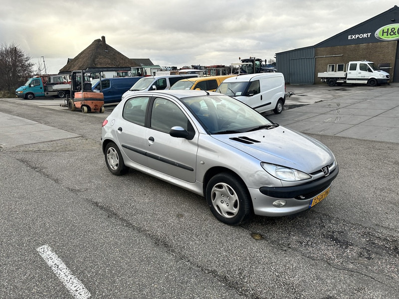 Peugeot 206 - PKW: das Bild 3 Peugeot 206 - PKW: das Bild 3