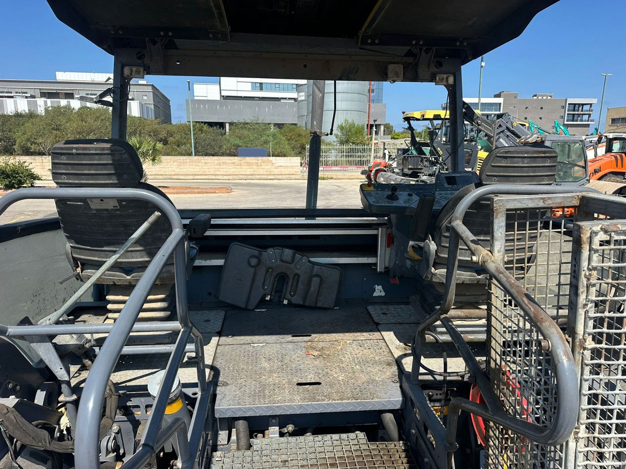 Vogele 2100-3i - Asphaltfertiger/ Straßenfertiger: das Bild 5 Vogele 2100-3i - Asphaltfertiger/ Straßenfertiger: das Bild 5