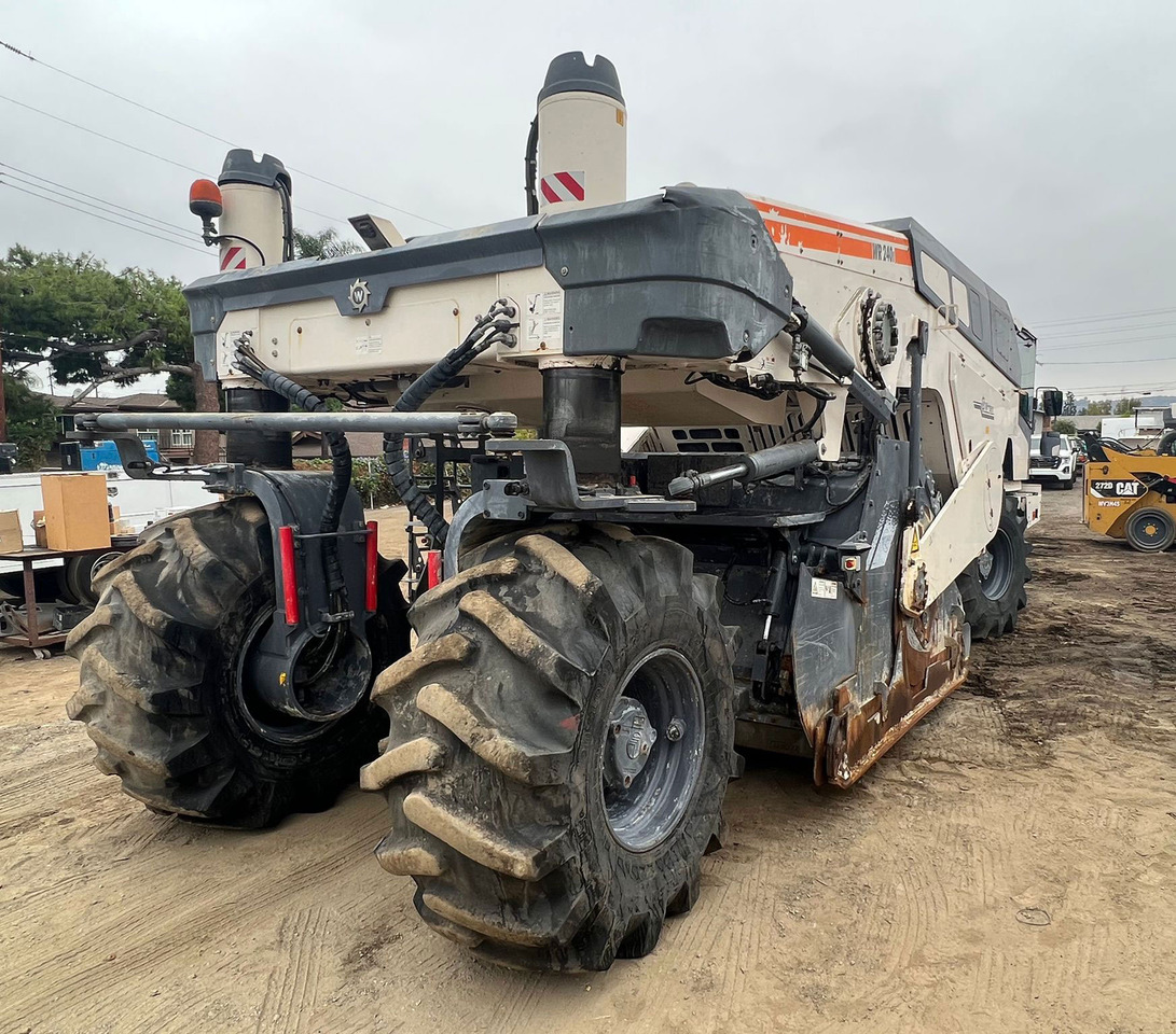 Wirtgen WR 240 I - Bodenstabilisierer: das Bild 5 Wirtgen WR 240 I - Bodenstabilisierer: das Bild 5