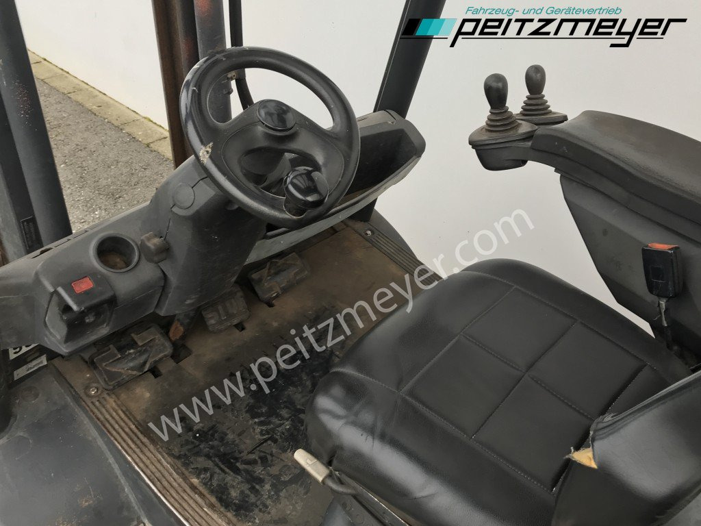 Treibgasstapler LINDE Gabelstapler H 35 T Gas + Seitenschieber: das Bild 11 Treibgasstapler LINDE Gabelstapler H 35 T Gas + Seitenschieber: das Bild 11