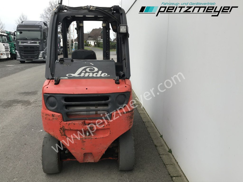 Treibgasstapler LINDE Gabelstapler H 35 T Gas + Seitenschieber: das Bild 6 Treibgasstapler LINDE Gabelstapler H 35 T Gas + Seitenschieber: das Bild 6