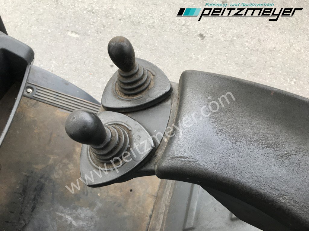 Treibgasstapler LINDE Gabelstapler H 35 T Gas + Seitenschieber: das Bild 16 Treibgasstapler LINDE Gabelstapler H 35 T Gas + Seitenschieber: das Bild 16