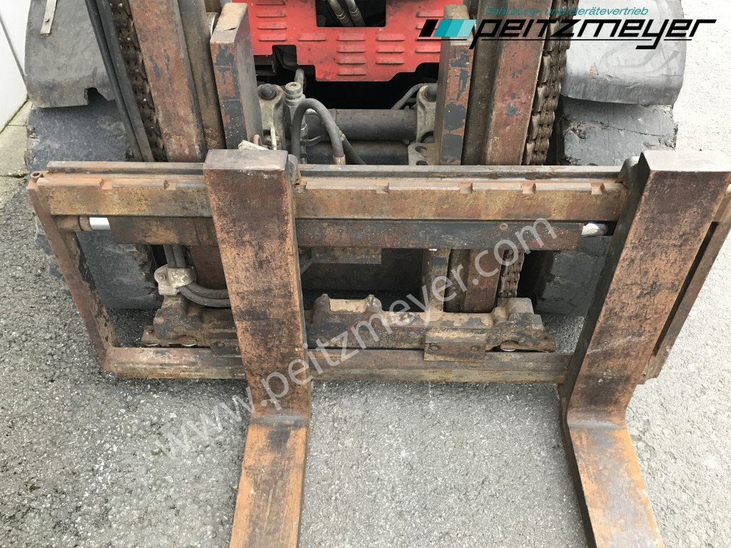 Treibgasstapler LINDE Gabelstapler H 35 T Gas + Seitenschieber: das Bild 14 Treibgasstapler LINDE Gabelstapler H 35 T Gas + Seitenschieber: das Bild 14