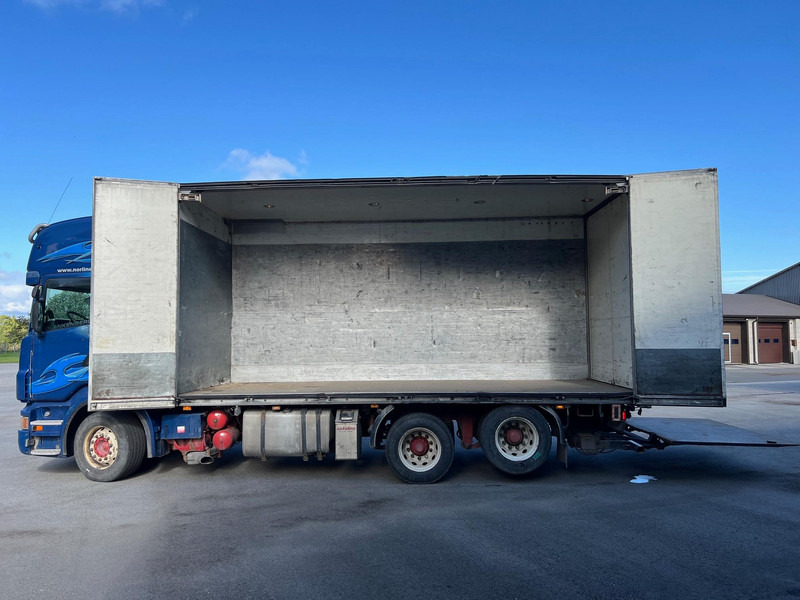 Scania R620 LB6X2HNB - OPEN SIDE - Koffer LKW: das Bild 2 Scania R620 LB6X2HNB - OPEN SIDE - Koffer LKW: das Bild 2