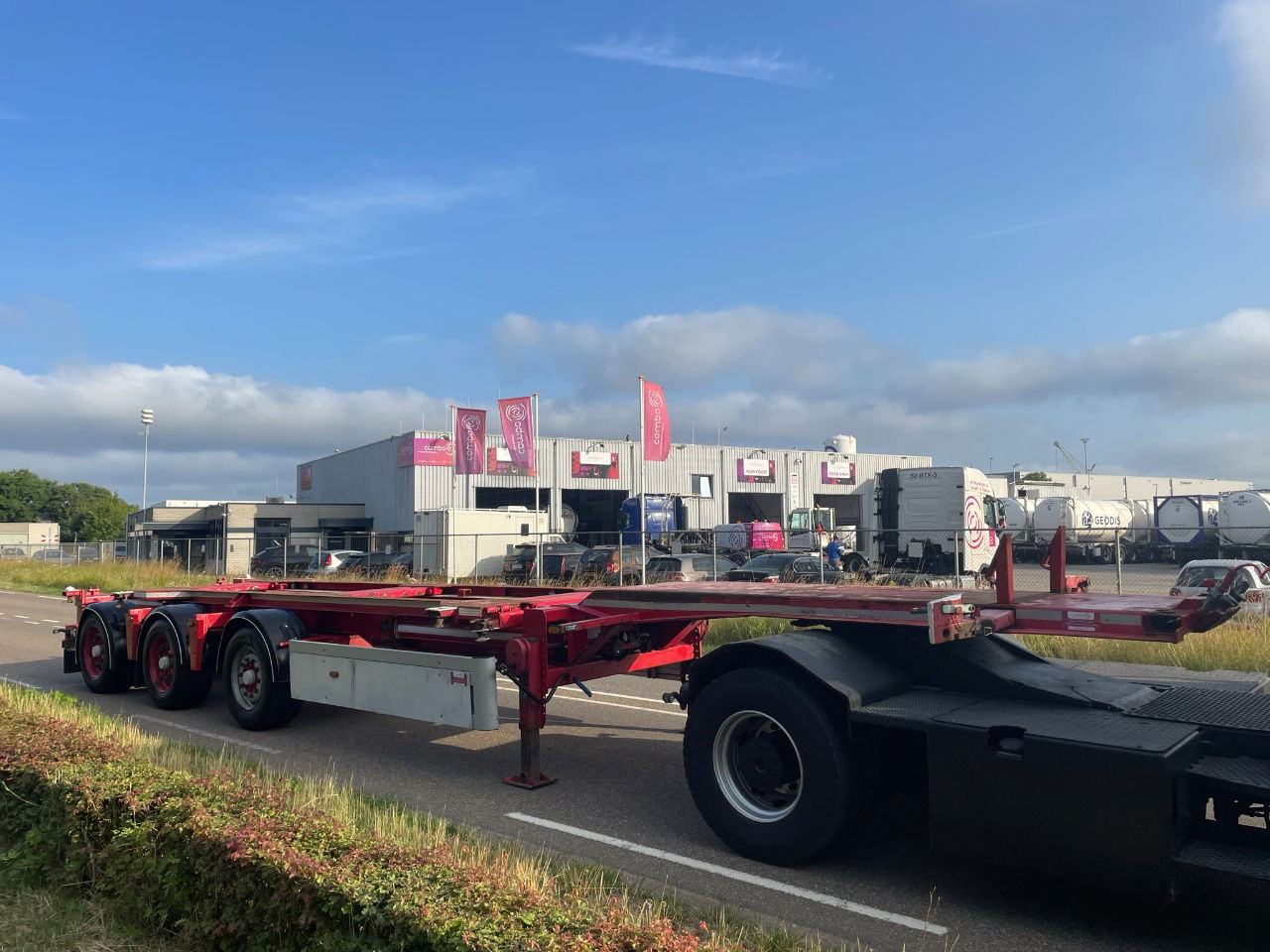Renders ROC 16.27 CC X steering / Disc brakes /Lifring axle 20-30-40-45 FT HC - Container/ Wechselfahrgestell Auflieger: das Bild 3 Renders ROC 16.27 CC X steering / Disc brakes /Lifring axle 20-30-40-45 FT HC - Container/ Wechselfahrgestell Auflieger: das Bild 3