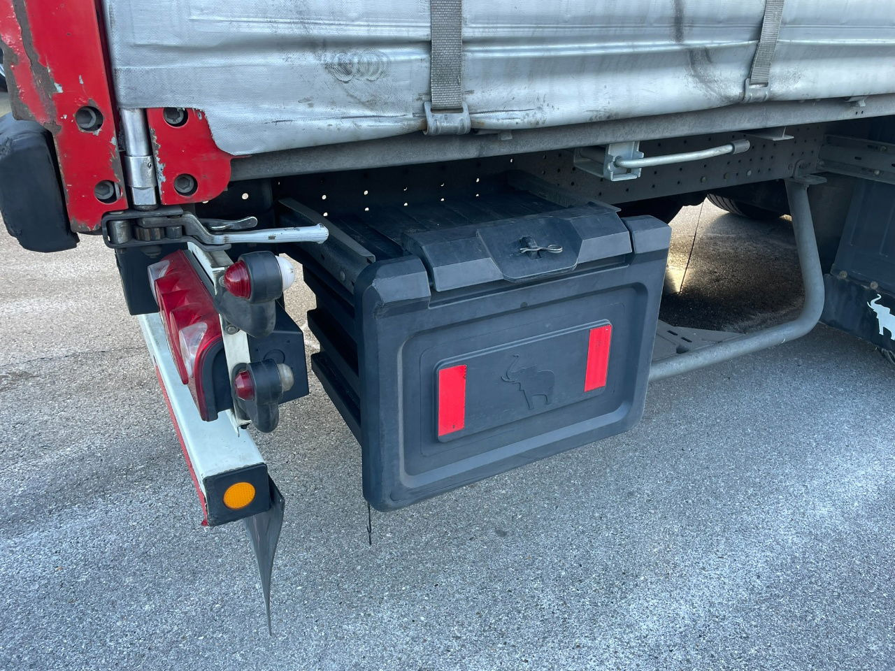 Schmitz Cargobull SCB-S3T EN 12642-XL / Allu borden / disc brakes / 2 x toolbox / tuf 4-2026 - Planenauflieger: das Bild 5 Schmitz Cargobull SCB-S3T EN 12642-XL / Allu borden / disc brakes / 2 x toolbox / tuf 4-2026 - Planenauflieger: das Bild 5