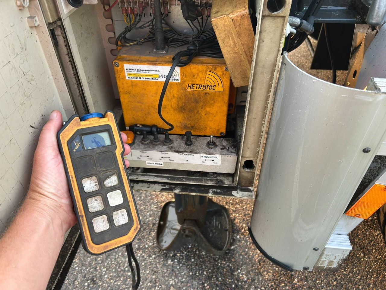 Van Hool Cable system 90 tipping / disc brakes bpw / lifting axle / remote control - Container/ Wechselfahrgestell Auflieger: das Bild 5 Van Hool Cable system 90 tipping / disc brakes bpw / lifting axle / remote control - Container/ Wechselfahrgestell Auflieger: das Bild 5