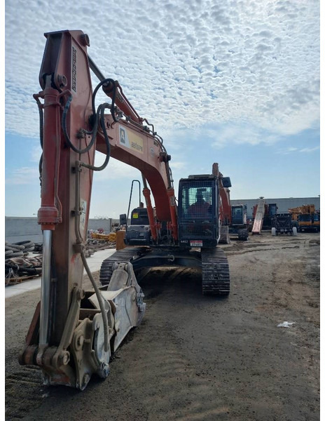 Hitachi ZX220LC (Abu Dhabi) - Kettenbagger: das Bild 5 Hitachi ZX220LC (Abu Dhabi) - Kettenbagger: das Bild 5