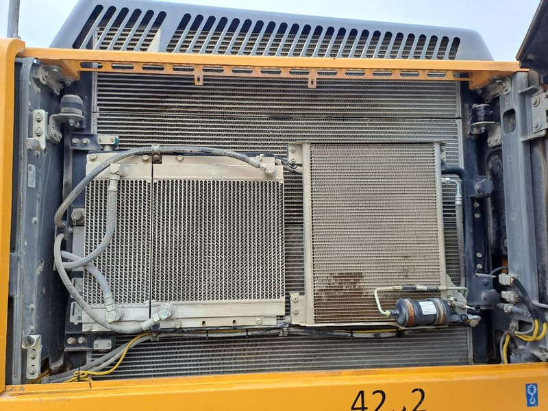 Kettenbagger Liebherr R 946: das Bild 19