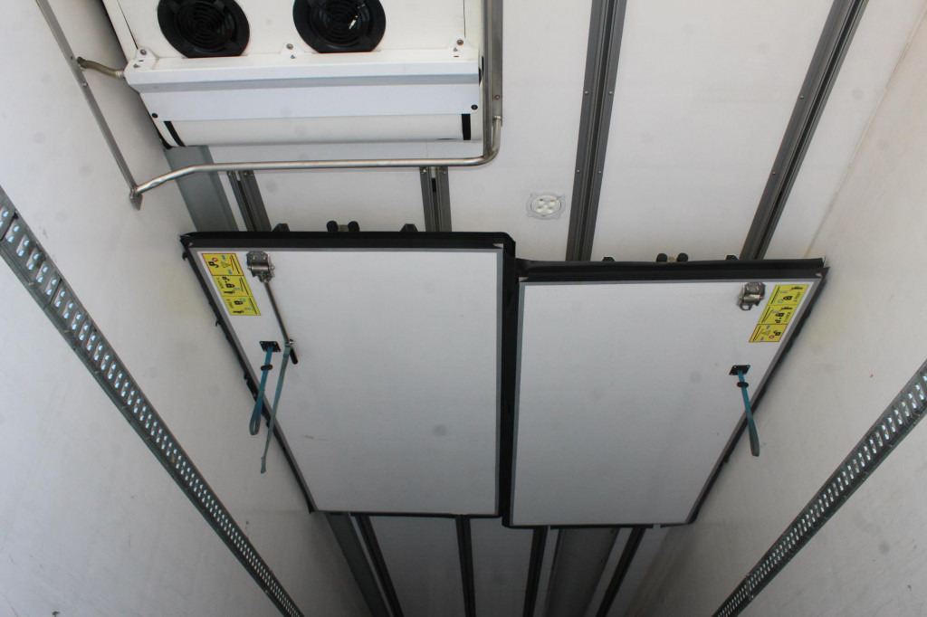 Chereau CV 1950Mt. 2,6h Strom Bi-Multi-Temp. LBW FRC 28 - Kühlkoffer Auflieger: das Bild 2 Chereau CV 1950Mt. 2,6h Strom Bi-Multi-Temp. LBW FRC 28 - Kühlkoffer Auflieger: das Bild 2