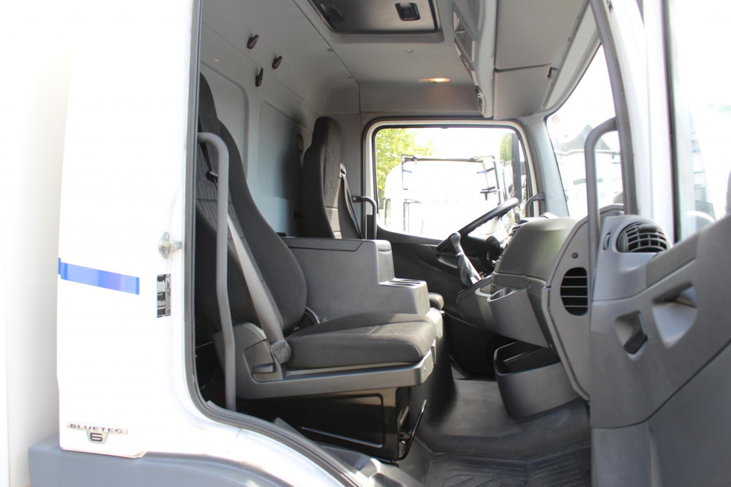 Mercedes-Benz Atego 1221 E6 Koffer Klima LDW Schalter LBW - Koffer LKW: das Bild 4 Mercedes-Benz Atego 1221 E6 Koffer Klima LDW Schalter LBW - Koffer LKW: das Bild 4